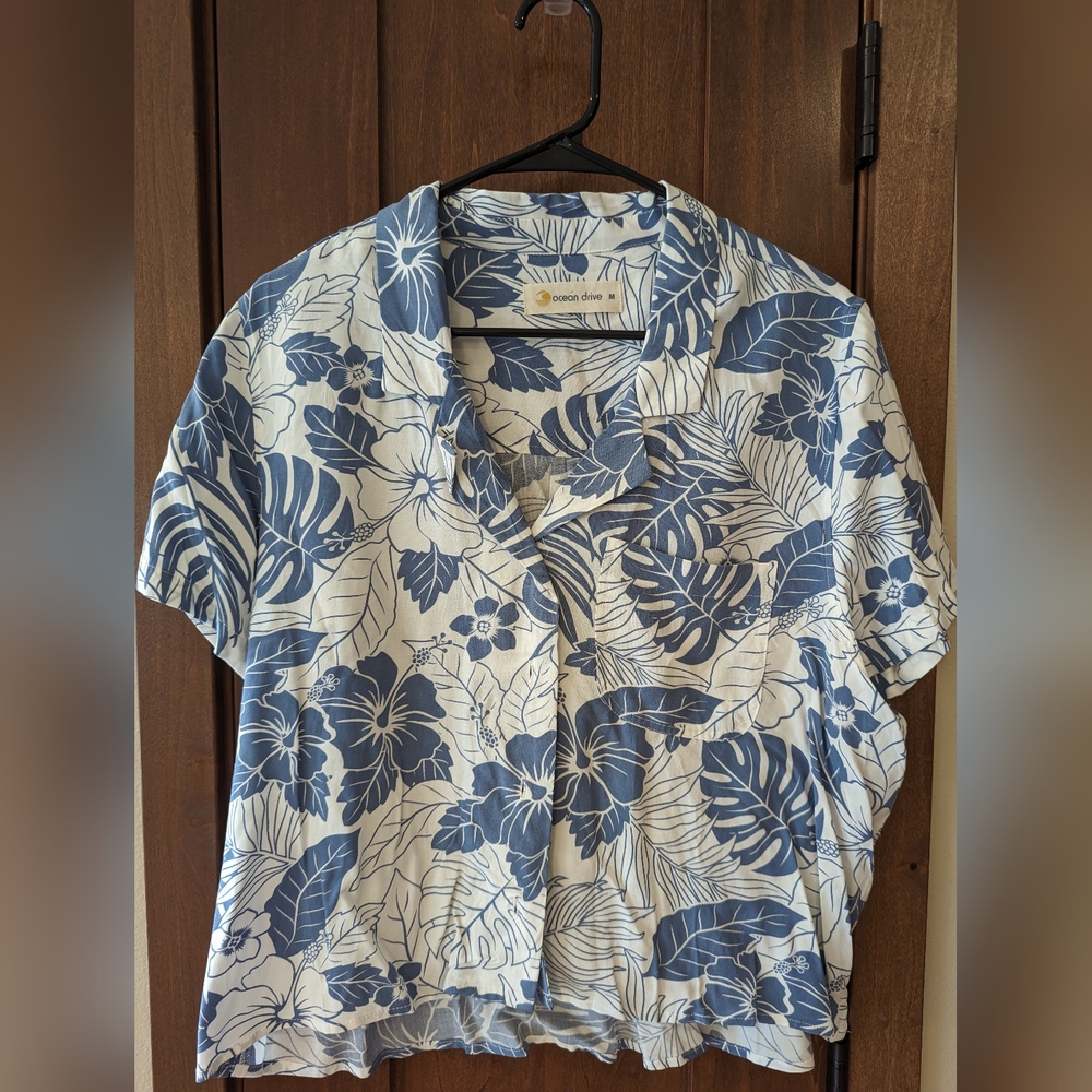 Ocean Drive: Pattern Button down